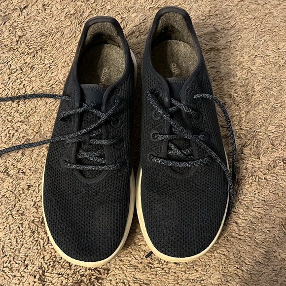 Men’s blue sneakers, gently used - Picture 2 of 3